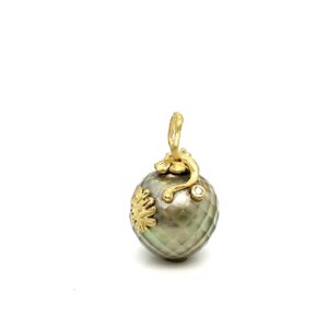 Pearl pendant