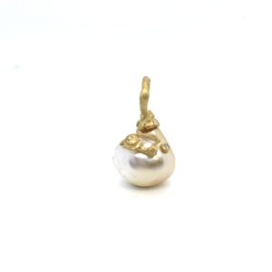 Pearl pendant