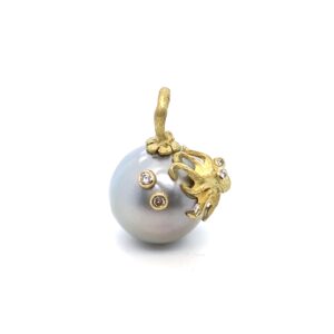 Pearl pendant