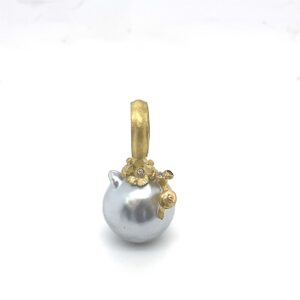 Pearl pendant