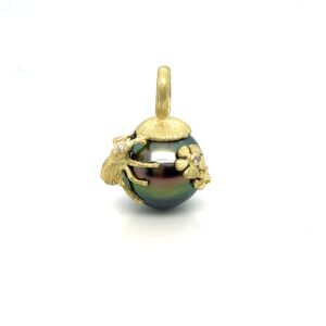 Pearl pendant